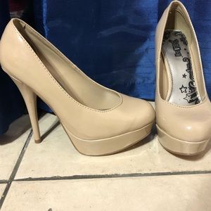 Nude Heels Size 7 1/2  W